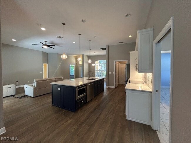 Building Photo - 9947 Colonial Walk N