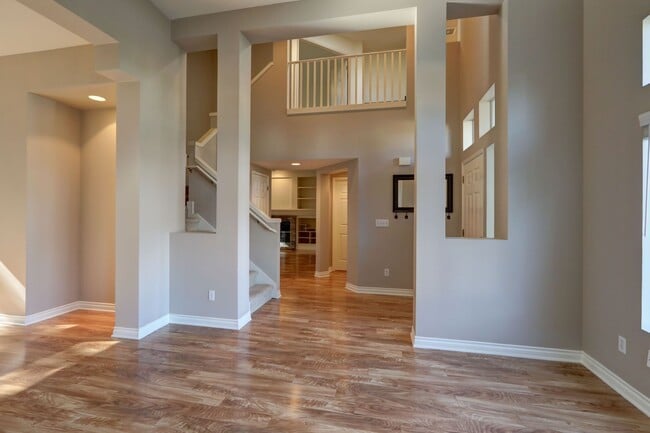 Building Photo - Beautiful 3bd, 2.5ba Home in Klahanie Avai...