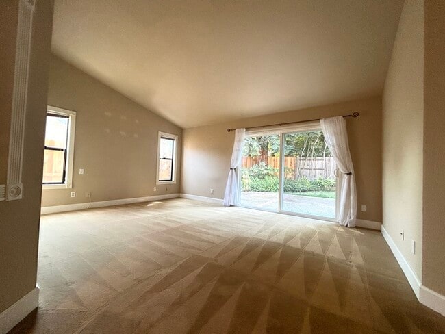 Building Photo - Beautiful 4 Bedroom Single Story For Rent in Gold River!