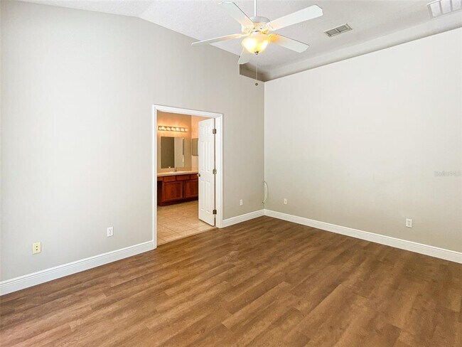 Building Photo - 3018 Lakewood Pointe Dr