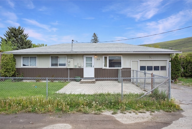 Building Photo - 919 Rodgers St