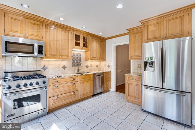 Building Photo - 6867 Williamsburg Pond Ct
