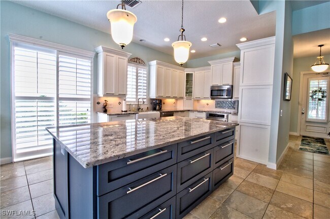 Building Photo - 7931 Valentina Ct