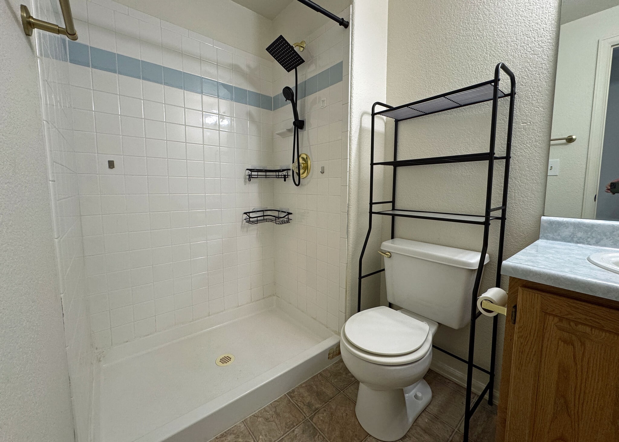 Building Photo - 6913 Yellowpine Dr