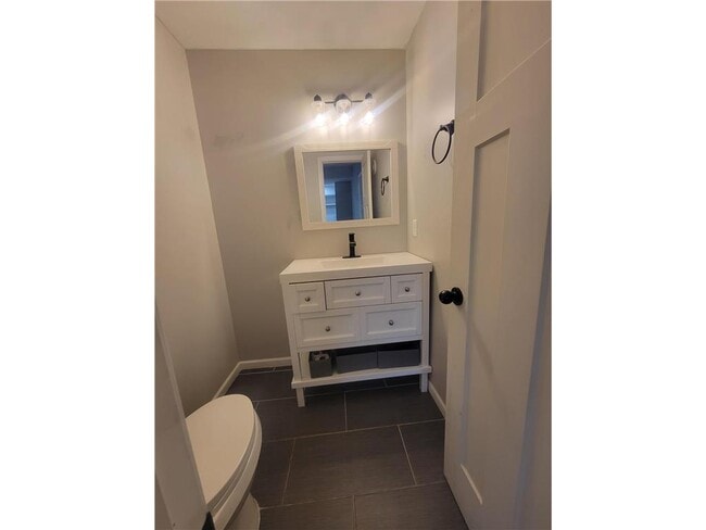 Building Photo - 47 6th Ave S