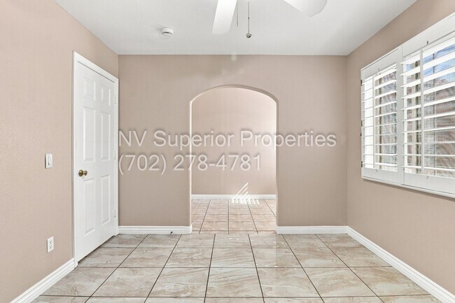 Building Photo - SE!! Stallion Mountain!! Gated!!! Single Story Home!! No Carpets!!! Covered patio!! Water Conditi...