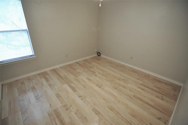 Building Photo - 13121 New Boston Bend