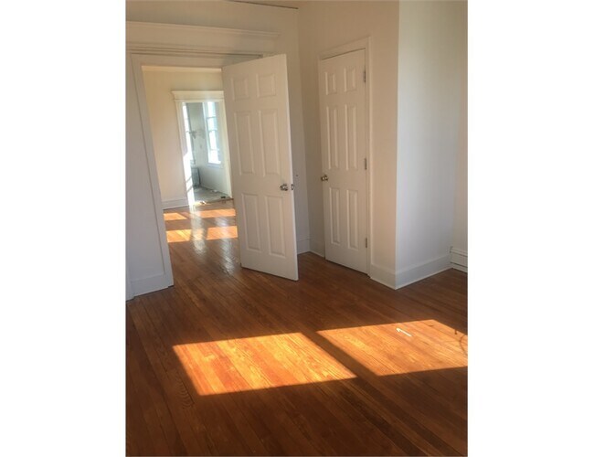 Building Photo - 315-317 Maplewood Ave