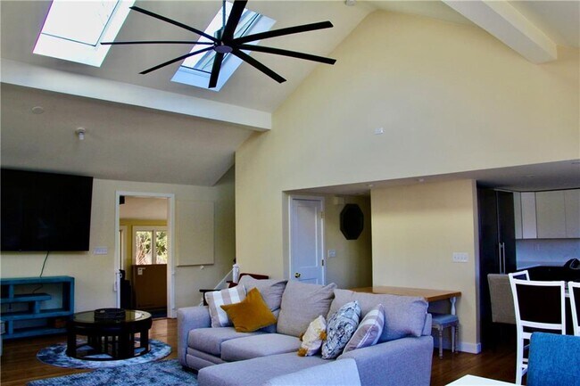 Building Photo - 39 Berrie Ln