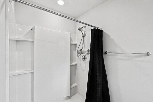 Building Photo - For Rent: Modern 4-Bedroom Home with Priva...