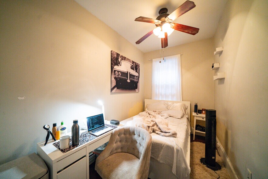 Building Photo - 717 Parker St