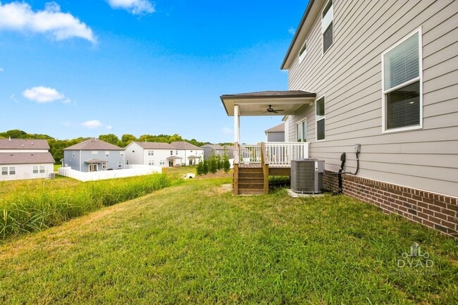 Building Photo - 163 E Millbrook Dr