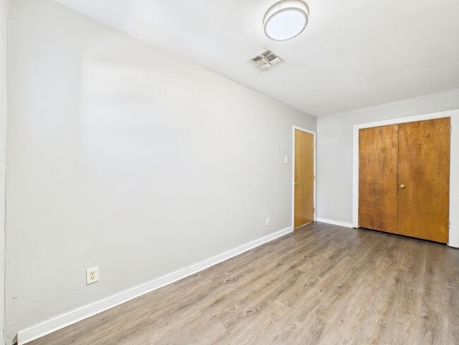 Building Photo - 321 Bellot St