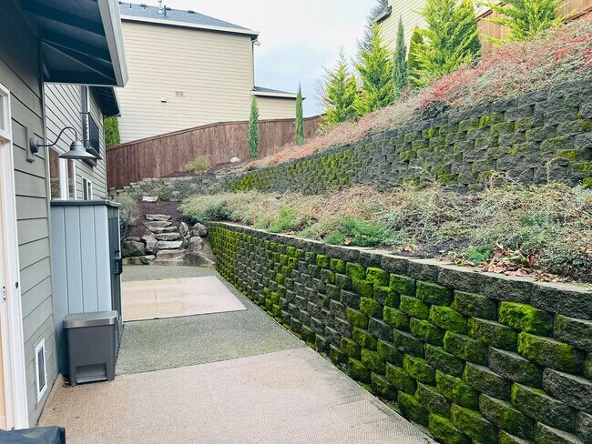 Building Photo - Gorgeous Custom Camas Home