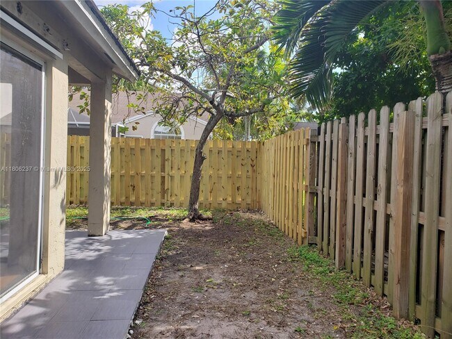 Building Photo - 14617 SW 123rd Ave