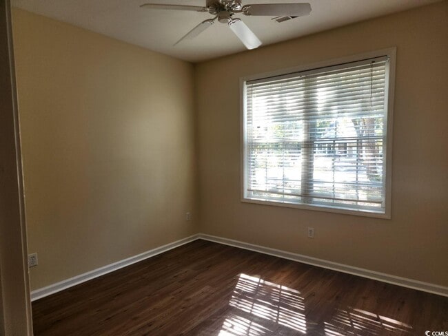 Building Photo - 33 Golf View Ct