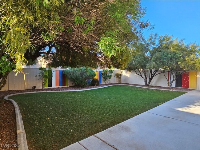 Building Photo - 616 W Blackbird Knoll Ct
