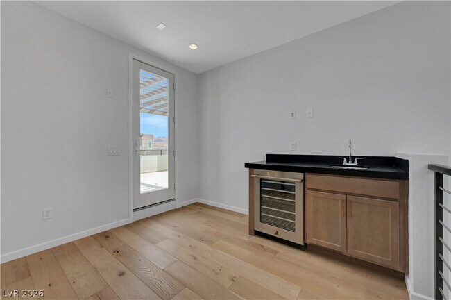 Building Photo - 3348 Esker Rdg Ave