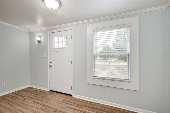 Building Photo - 3 Bedroom 2 Bath House for rent!