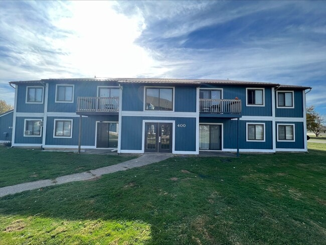 Building Photo - Near Local Shops and Restaurants