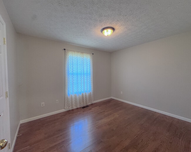 Building Photo - 330 Lisa Bella Ln