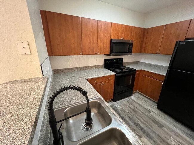 Building Photo - 202 E South St