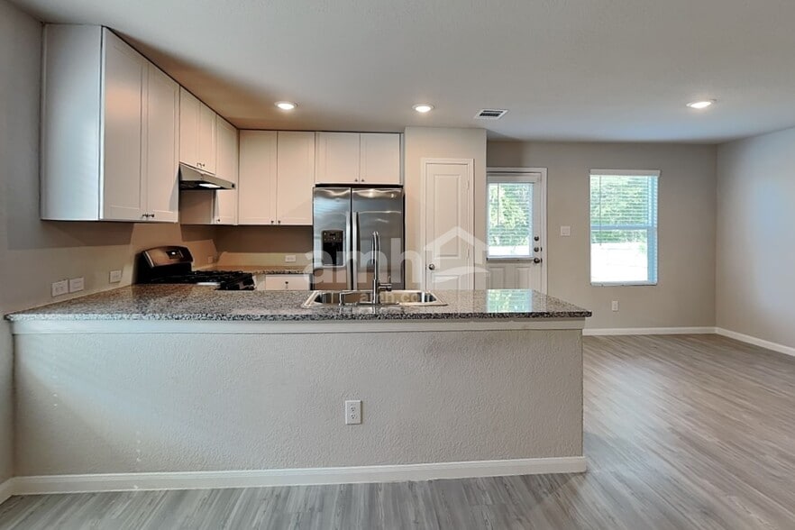Building Photo - 9978 Sarrebourg St