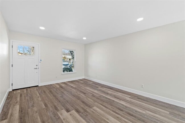 Building Photo - 9417 N Creek Dr