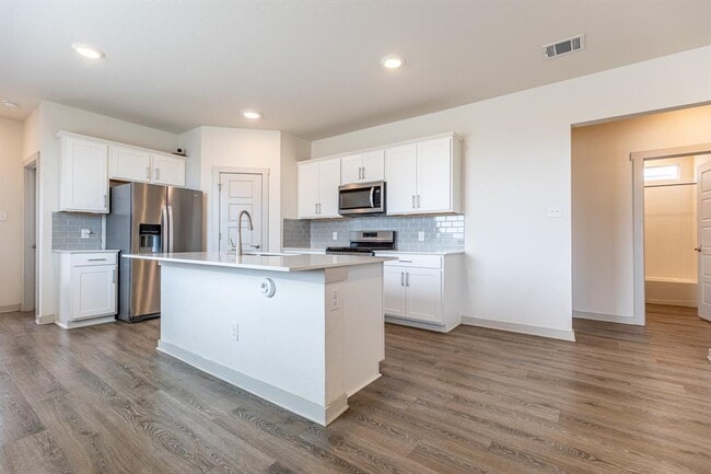 Building Photo - 305 Fairfax Ave