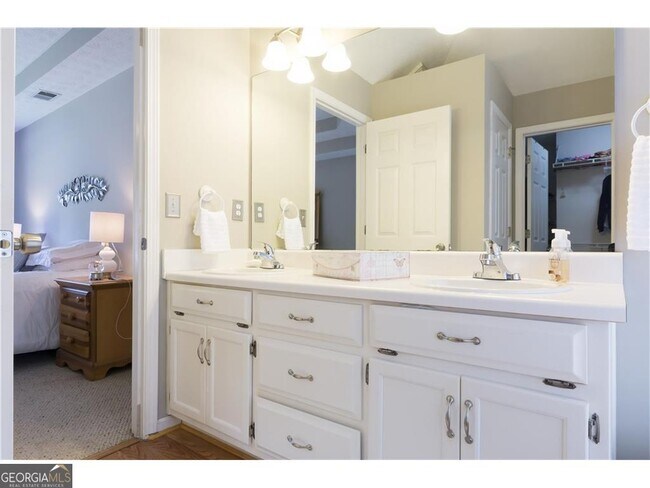 Building Photo - 2807 Forest Wood Dr