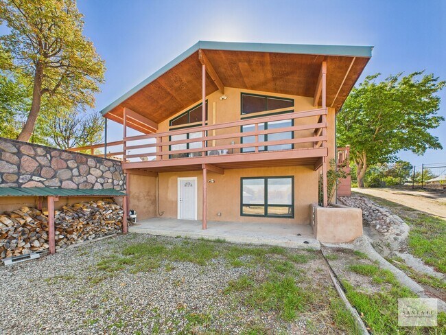 Primary Photo - Single Family Home minutes from Los Alamos...