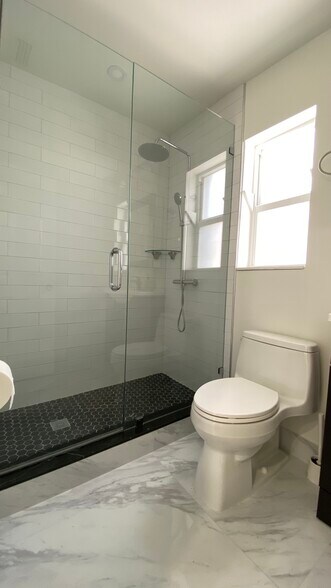 Building Photo - 519 S Rainbow Dr