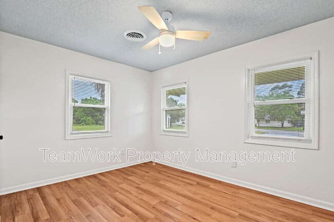 Building Photo - 3042 Terry Dr