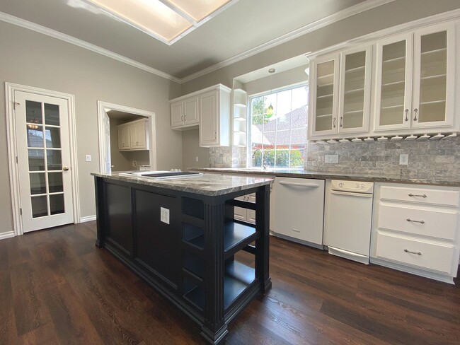 Building Photo - Absolute Dream in NW OKC!!