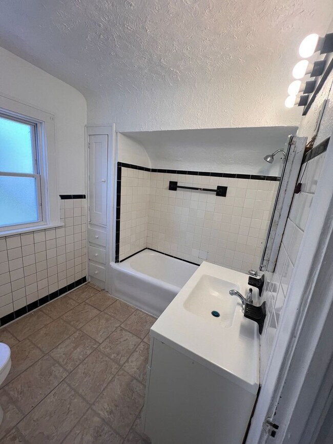 Building Photo - 18101 Schenely Ave