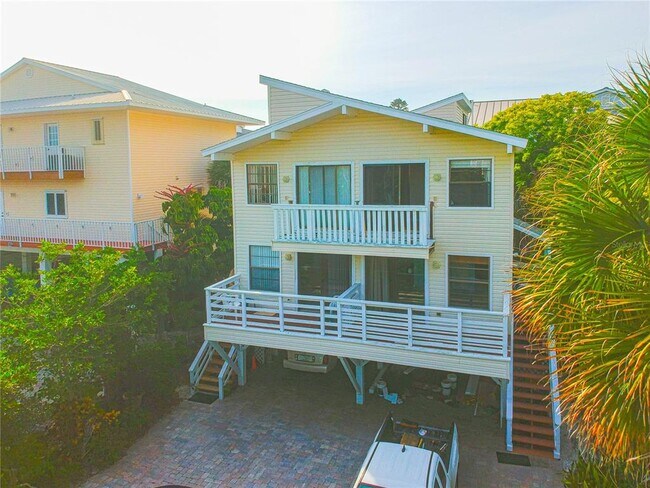 Primary Photo - 60 Beachcomber Ln