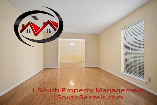 Building Photo - 2205 Woodhillcrest Dr