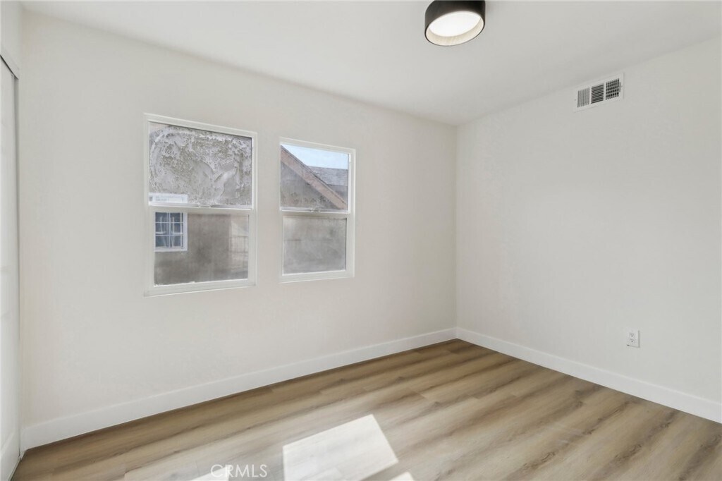 Building Photo - 1226 W Vernon Ave