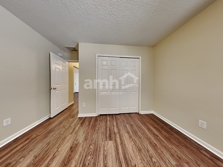 Building Photo - 1927 River Rock Rd