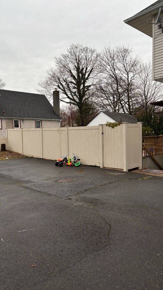 Building Photo - 352 Lake Ave S