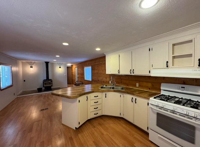 Building Photo - 327 Canyon Cir