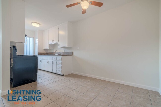 Building Photo - 11621 Sylvan St