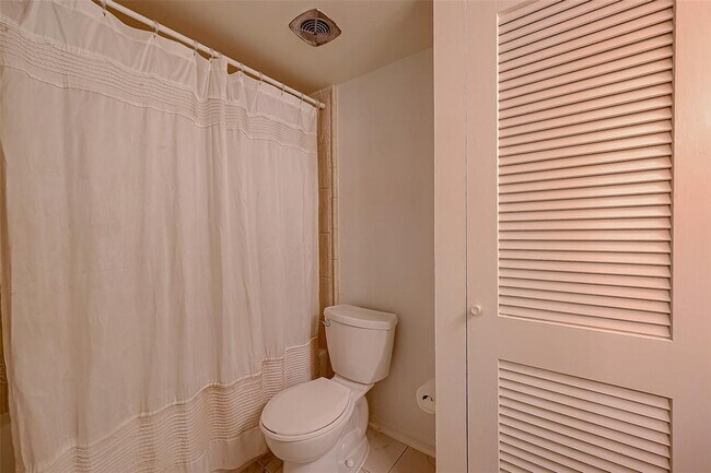 Building Photo - 642 S Ripple Creek Dr