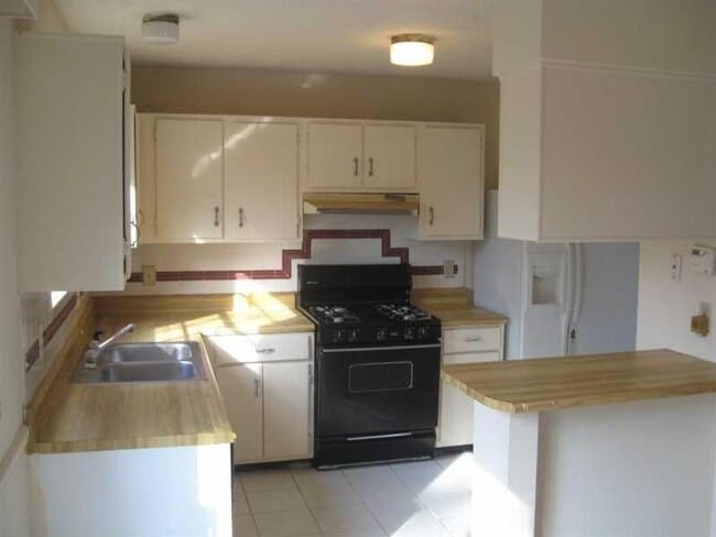 Building Photo - 888 Highland Terrace NE