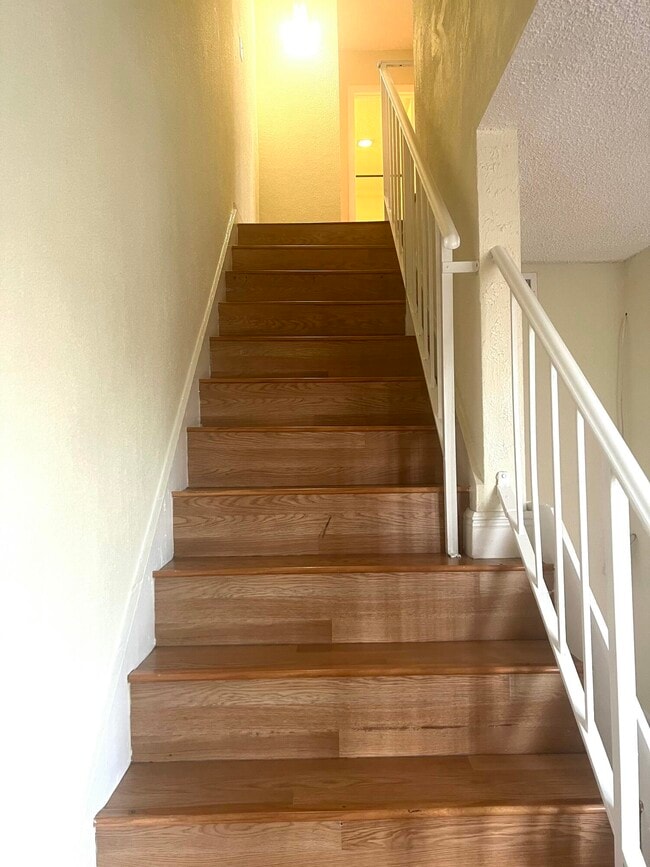 Building Photo - 1100 SE 4th Ave