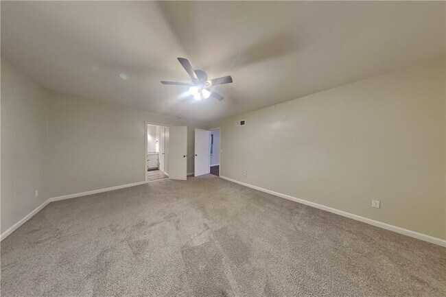 Building Photo - 1104 Canterbury Ln