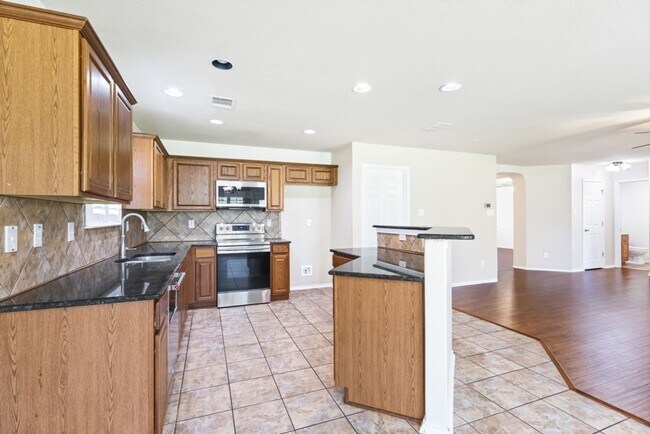 Building Photo - 4 Bedroom/2.5 Bath Wildhorse Subdivision