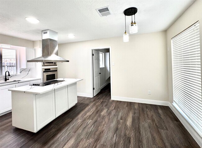 Building Photo - 14307 Piping Rock Ln