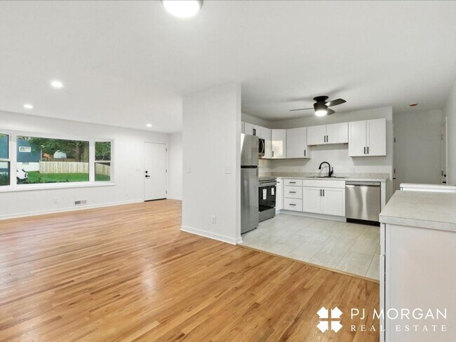 Building Photo - Midtown Modern Ranch-Don't Miss Out!