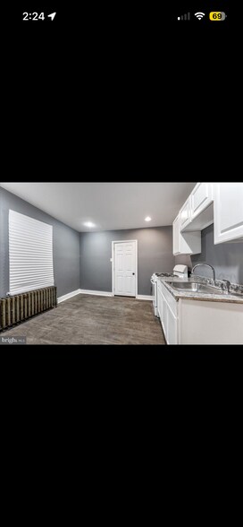 Building Photo - 2630 W 6th St